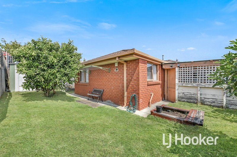 Photo - 2 Rosalie Court, Hampton Park VIC 3976 - Image 6