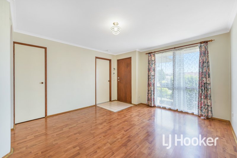 Photo - 2 Rosalie Court, Hampton Park VIC 3976 - Image 8