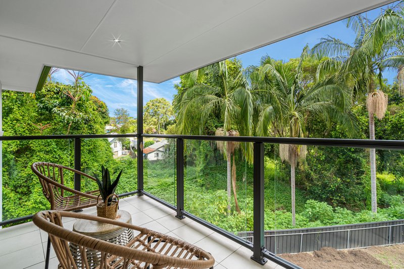 Photo - 2 Roseglen Street, Greenslopes QLD 4120 - Image 16