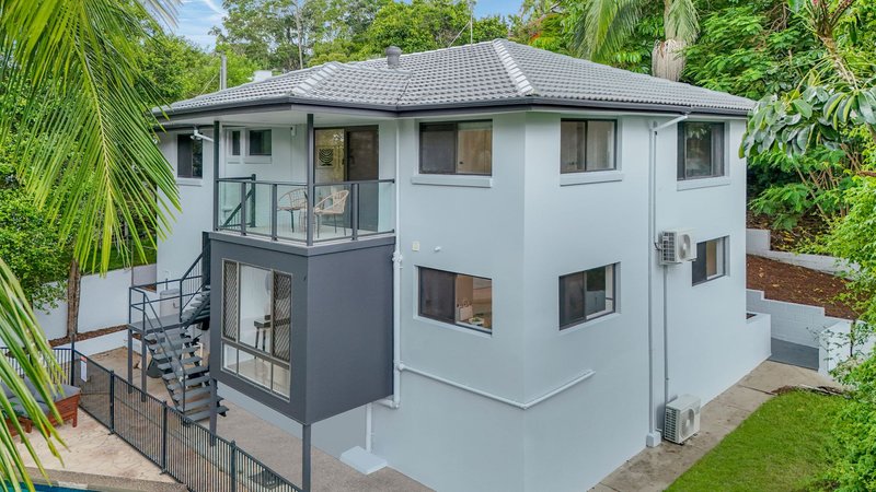 Photo - 2 Roseglen Street, Greenslopes QLD 4120 - Image 18