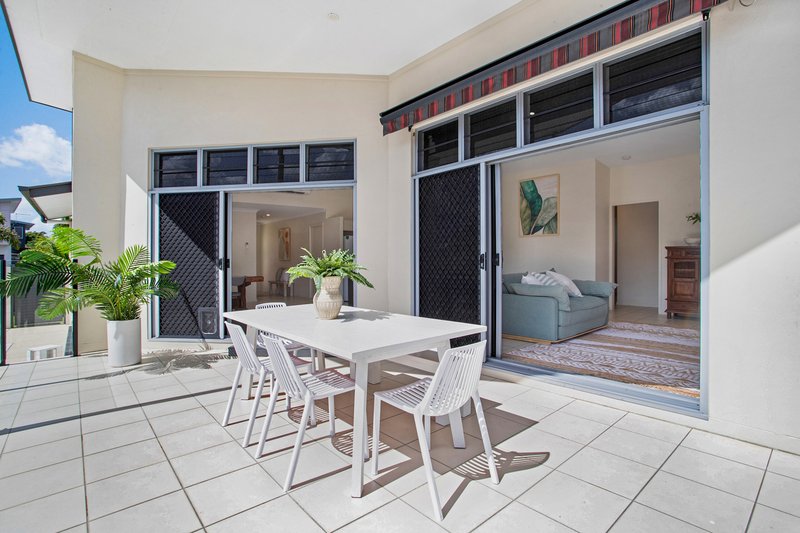 Photo - 2 Rosemoor Court, Glenella QLD 4740 - Image 13