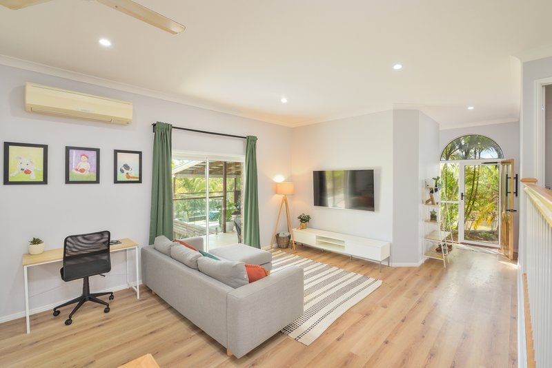 Photo - 2 Rosemount Place, New Auckland QLD 4680 - Image 9