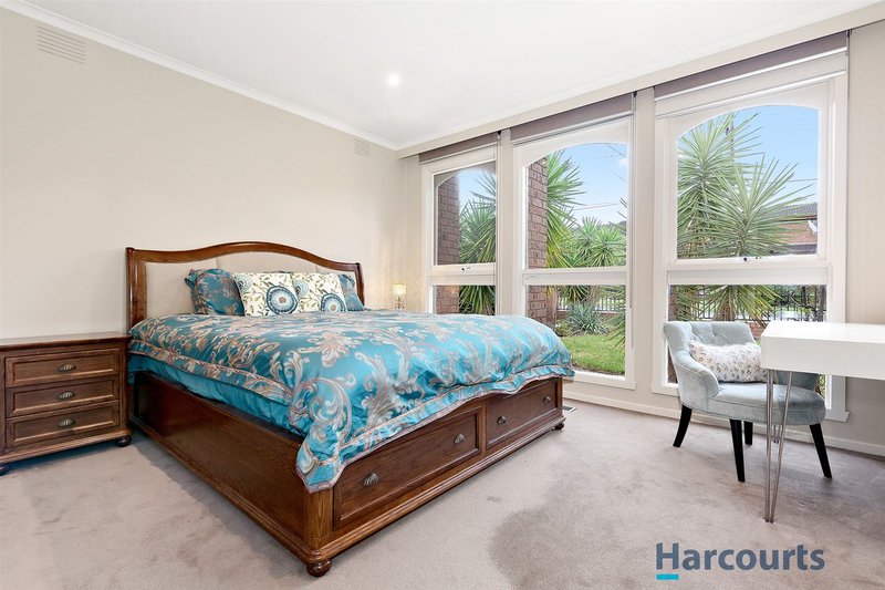 Photo - 2 Roswell Street, Glen Waverley VIC 3150 - Image 5