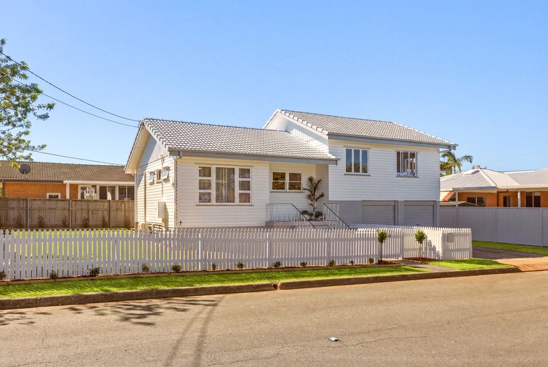 Photo - 2 Rotary Crescent, Redcliffe QLD 4020 - Image 1