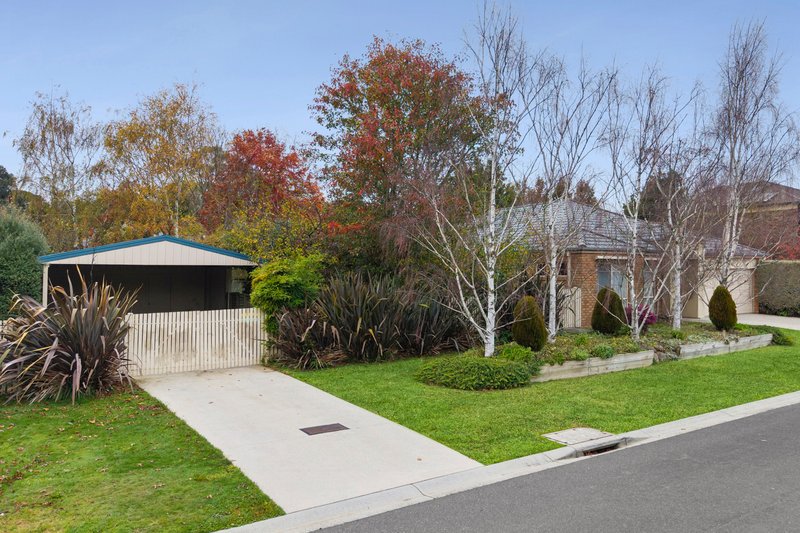 Photo - 2 Roxanne Court, Woodend VIC 3442 - Image 2