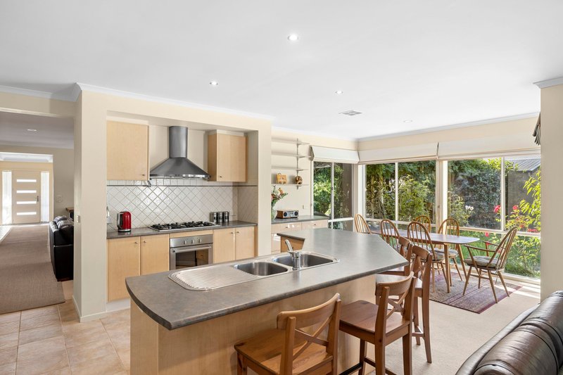 Photo - 2 Roxanne Court, Woodend VIC 3442 - Image 3