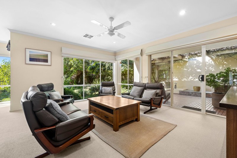 Photo - 2 Roxanne Court, Woodend VIC 3442 - Image 5