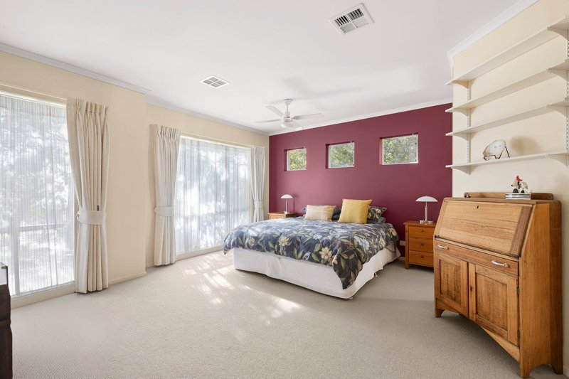 Photo - 2 Roxanne Court, Woodend VIC 3442 - Image 7