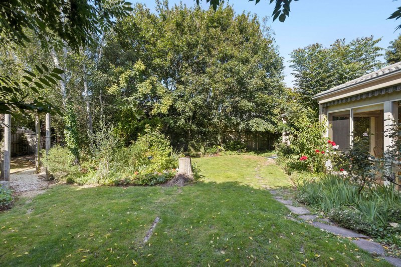 Photo - 2 Roxanne Court, Woodend VIC 3442 - Image 13