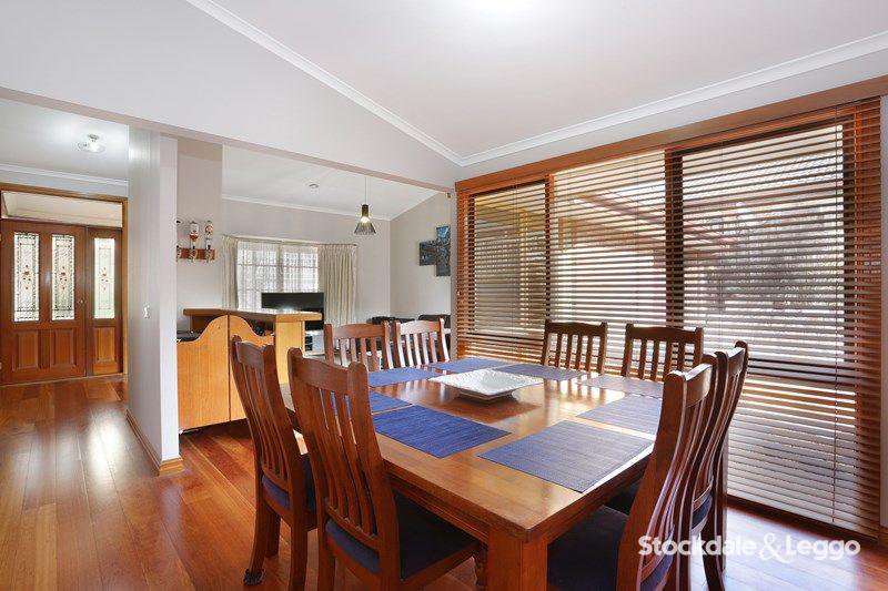 Photo - 2 Royal Terrace, Craigieburn VIC 3064 - Image 6