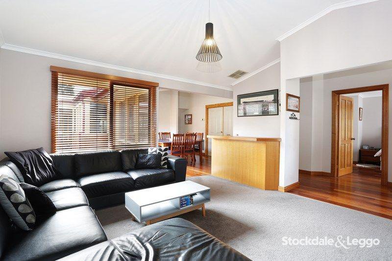 Photo - 2 Royal Terrace, Craigieburn VIC 3064 - Image 8