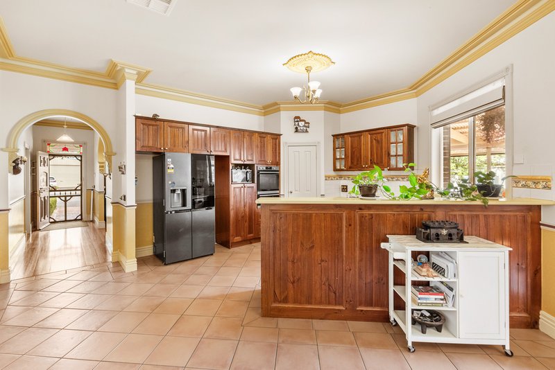 Photo - 2 Royston Place, Caroline Springs VIC 3023 - Image 2