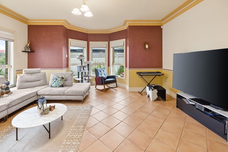 Photo - 2 Royston Place, Caroline Springs VIC 3023 - Image 7