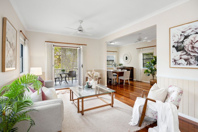 Photo - 2 Rugby Street, Coorparoo QLD 4151 - Image 2