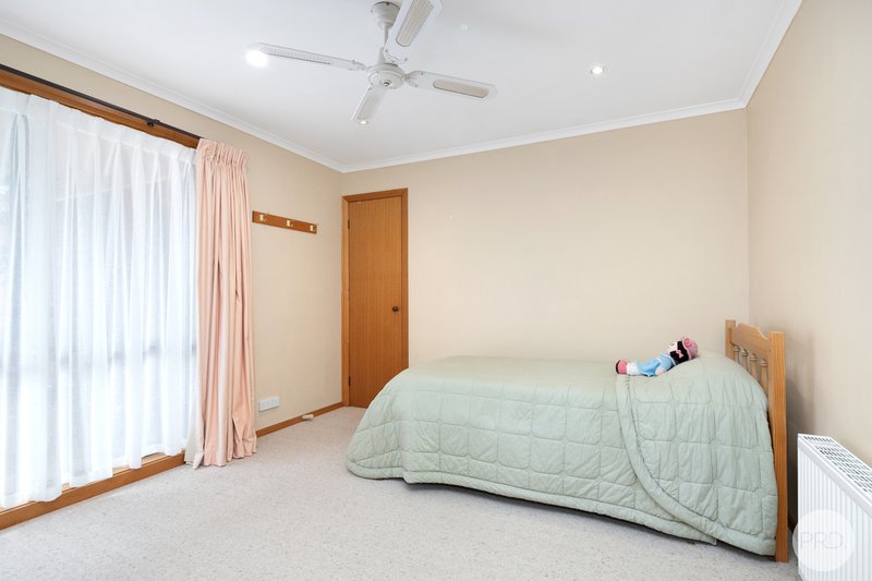 Photo - 2 Rumler Court, Ballarat North VIC 3350 - Image 8