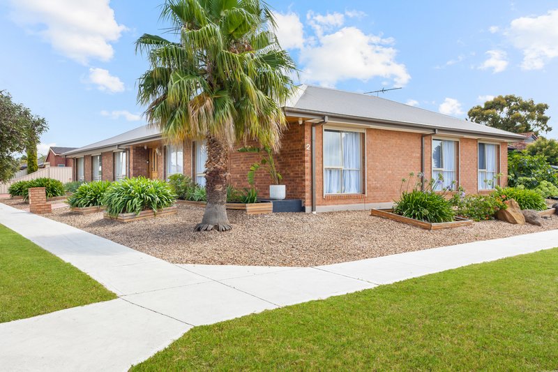 2 Rutherglen Way, Taylors Lakes VIC 3038