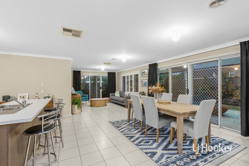 Photo - 2 Saffron Place, Point Cook VIC 3030 - Image 4