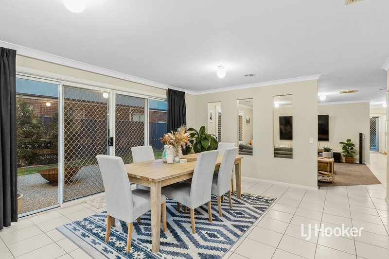 Photo - 2 Saffron Place, Point Cook VIC 3030 - Image 6