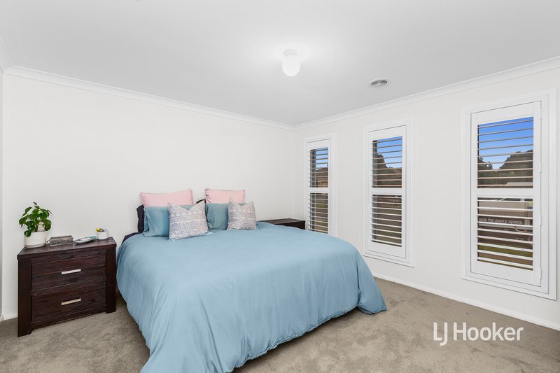 Photo - 2 Saffron Place, Point Cook VIC 3030 - Image 11