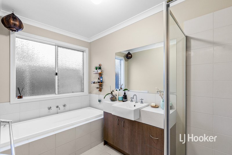 Photo - 2 Saffron Place, Point Cook VIC 3030 - Image 15