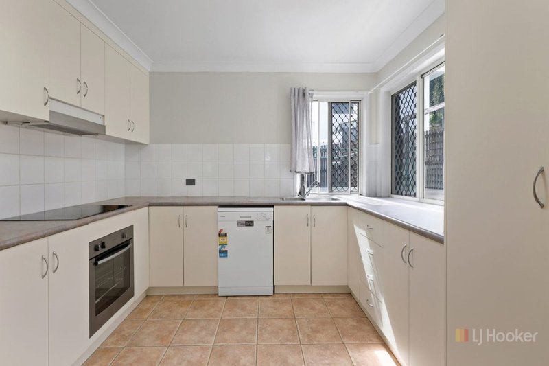 Photo - 2 Sailaway Drive, Eimeo QLD 4740 - Image 3