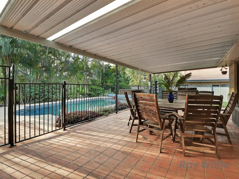 Photo - 2 Saint Clair Court, Murrumba Downs QLD 4503 - Image 11