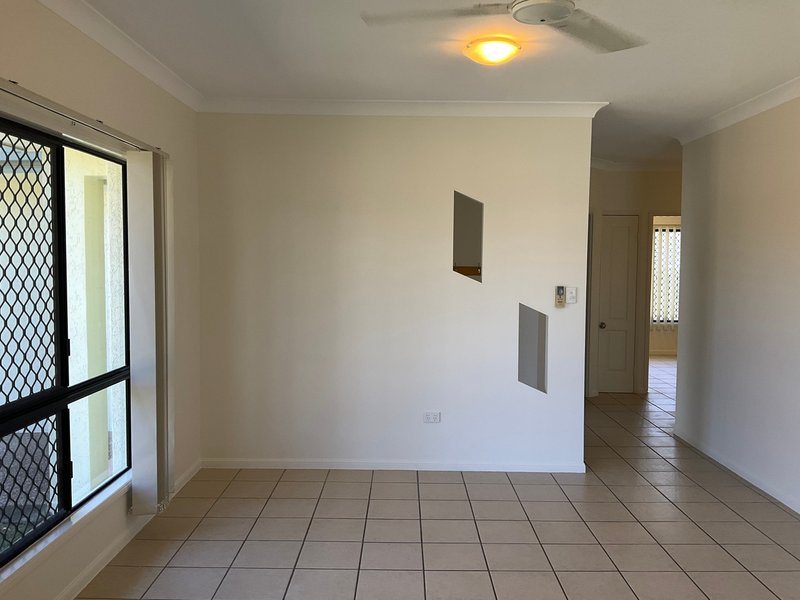 Photo - 2 Saint Davids Close, Kirwan QLD 4817 - Image 9