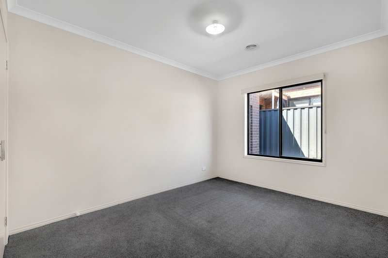 Photo - 2 Salvinia Street, Manor Lakes VIC 3024 - Image 10