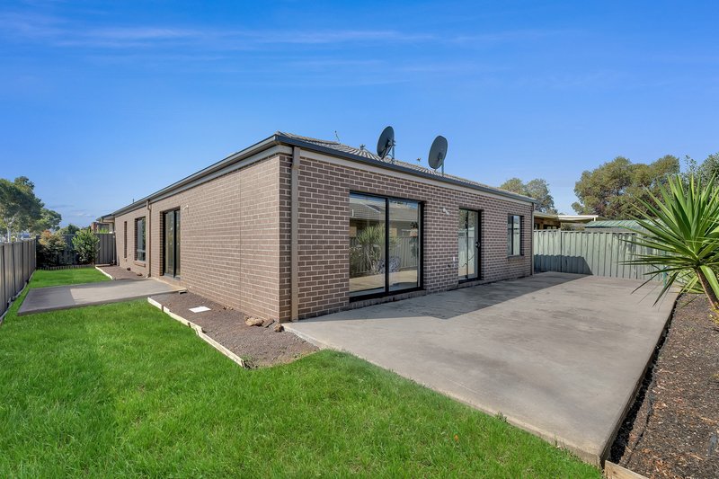 Photo - 2 Salvinia Street, Manor Lakes VIC 3024 - Image 14