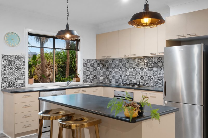 Photo - 2 Sanctuary Crescent, Rowville VIC 3178 - Image 2