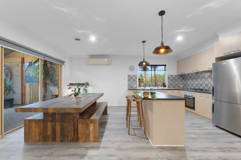 Photo - 2 Sanctuary Crescent, Rowville VIC 3178 - Image 6