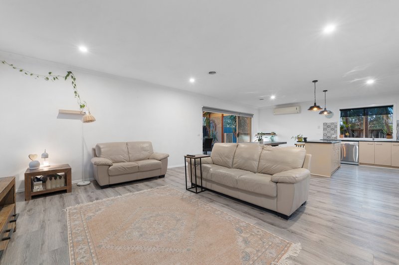 Photo - 2 Sanctuary Crescent, Rowville VIC 3178 - Image 8