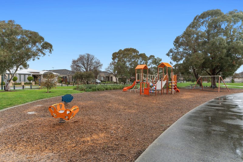 Photo - 2 Sanctuary Crescent, Rowville VIC 3178 - Image 18