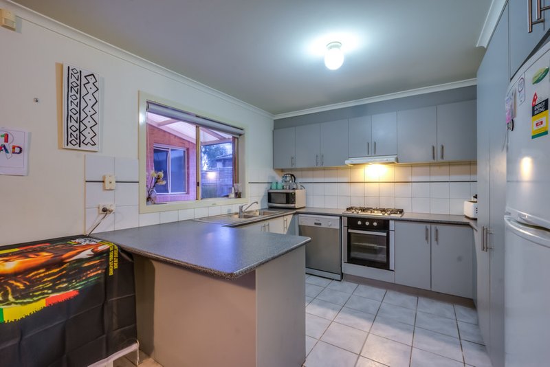 Photo - 2 Sandleford Way, Hoppers Crossing VIC 3029 - Image 2