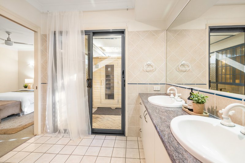 Photo - 2 Sandwell Close, Wishart QLD 4122 - Image 10