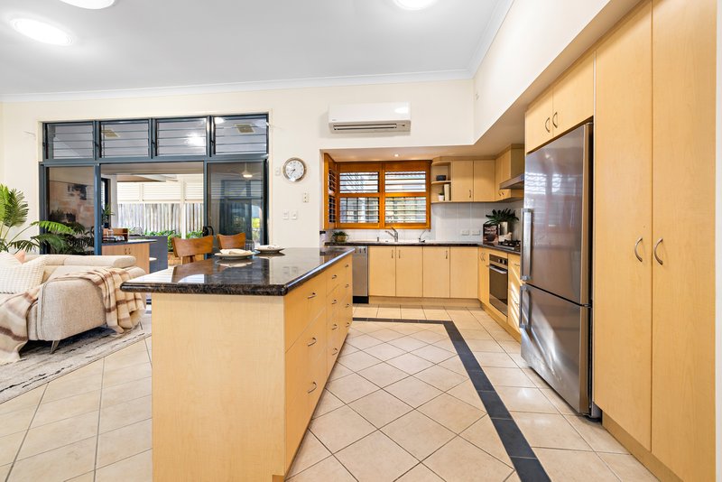 Photo - 2 Sandwell Close, Wishart QLD 4122 - Image 13