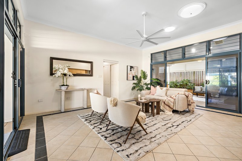 Photo - 2 Sandwell Close, Wishart QLD 4122 - Image 14