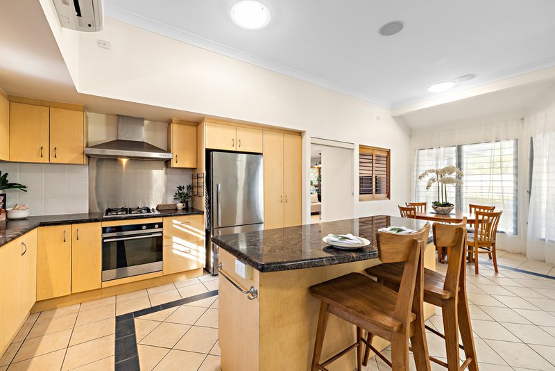 Photo - 2 Sandwell Close, Wishart QLD 4122 - Image 15