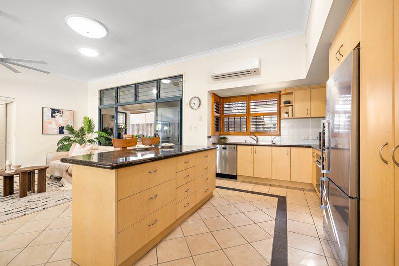 Photo - 2 Sandwell Close, Wishart QLD 4122 - Image 16