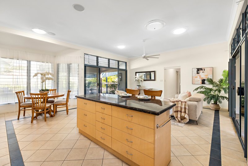 Photo - 2 Sandwell Close, Wishart QLD 4122 - Image 18