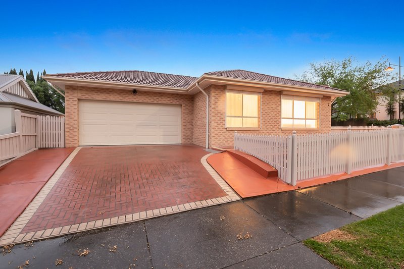 Photo - 2 Scarborough Terrace, Craigieburn VIC 3064 - Image 2