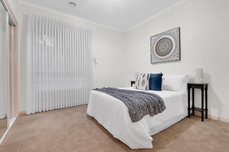 Photo - 2 Scarborough Terrace, Craigieburn VIC 3064 - Image 5