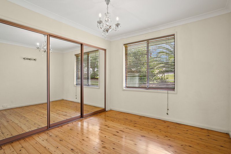 Photo - 2 Scarf Avenue, Mount Warrigal NSW 2528 - Image 4