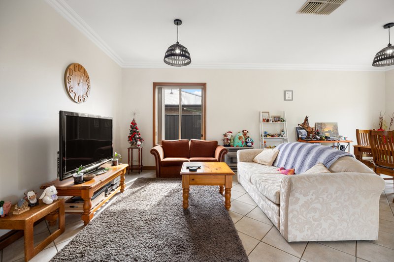 Photo - 2 Schirripa Court, Salisbury Downs SA 5108 - Image 6