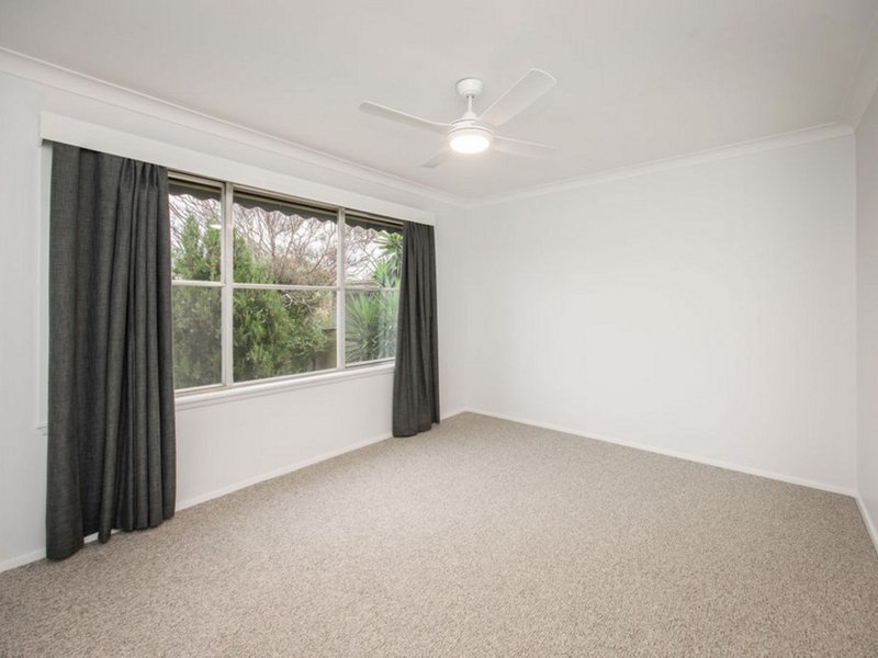 Photo - 2 Schlink Street, Wodonga VIC 3690 - Image 3