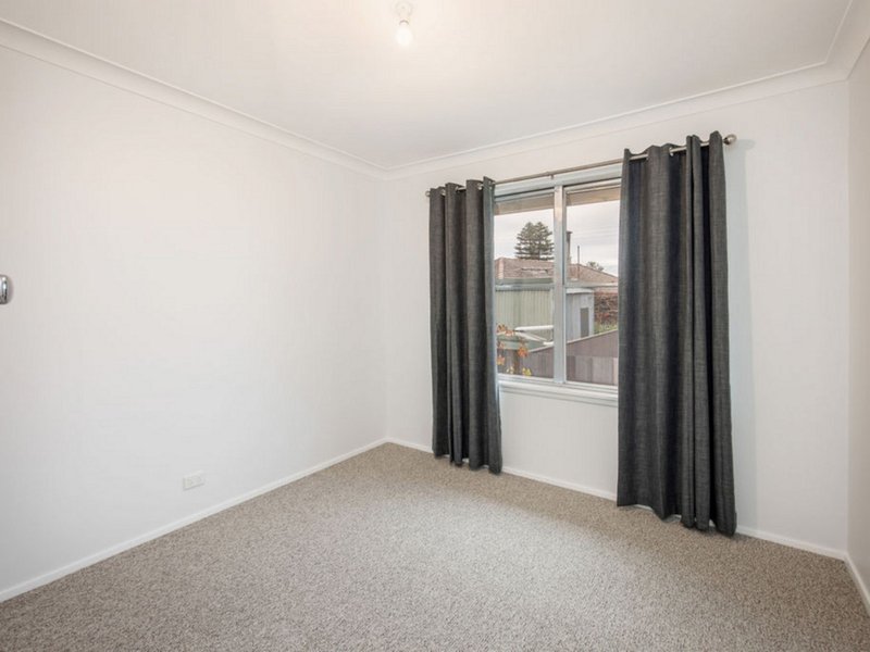 Photo - 2 Schlink Street, Wodonga VIC 3690 - Image 4