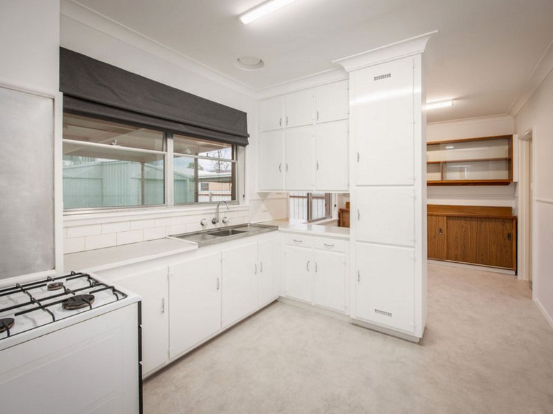 Photo - 2 Schlink Street, Wodonga VIC 3690 - Image 5