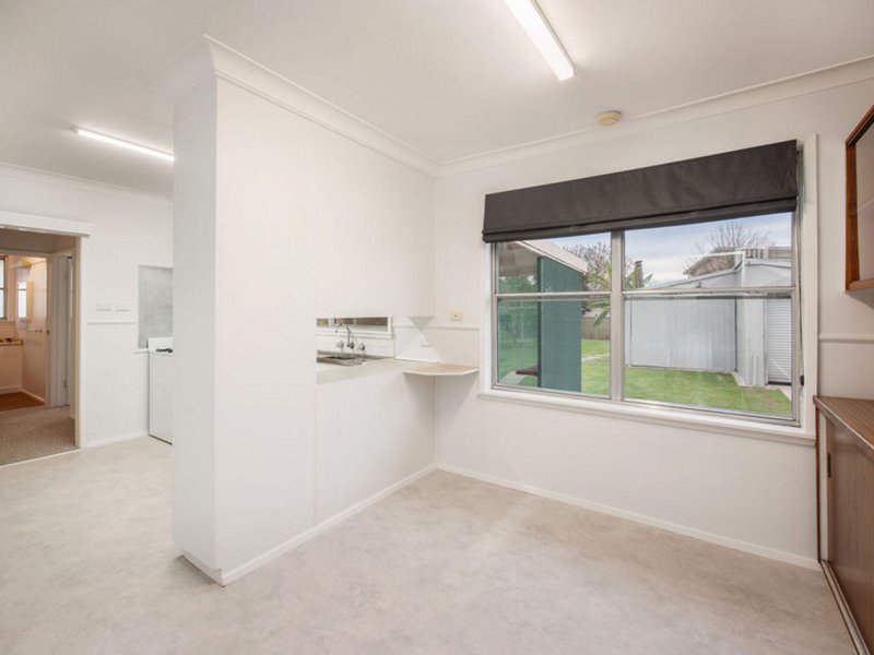 Photo - 2 Schlink Street, Wodonga VIC 3690 - Image 6