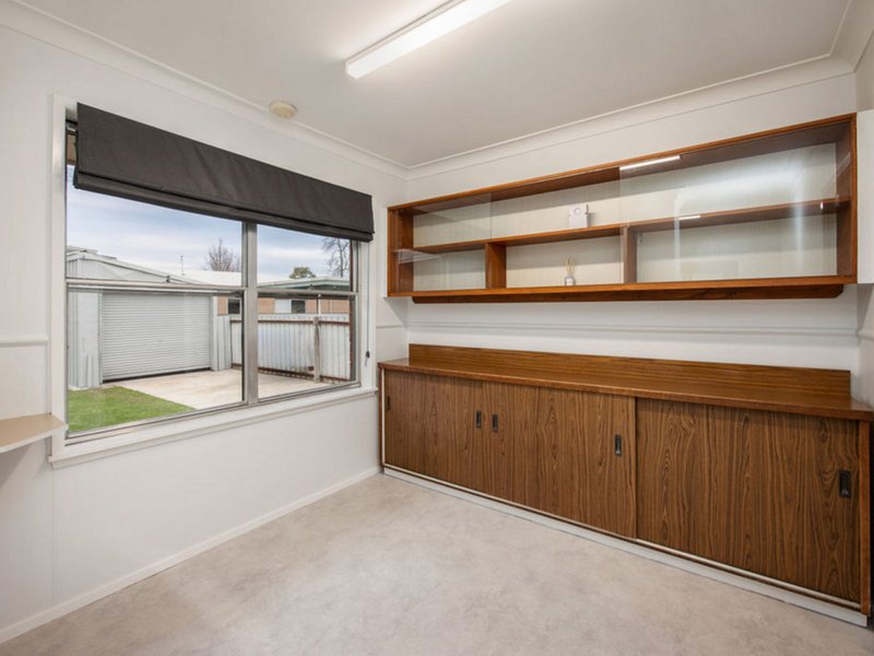 Photo - 2 Schlink Street, Wodonga VIC 3690 - Image 7