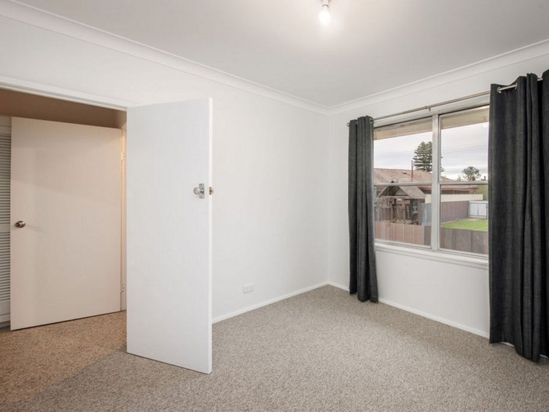 Photo - 2 Schlink Street, Wodonga VIC 3690 - Image 8